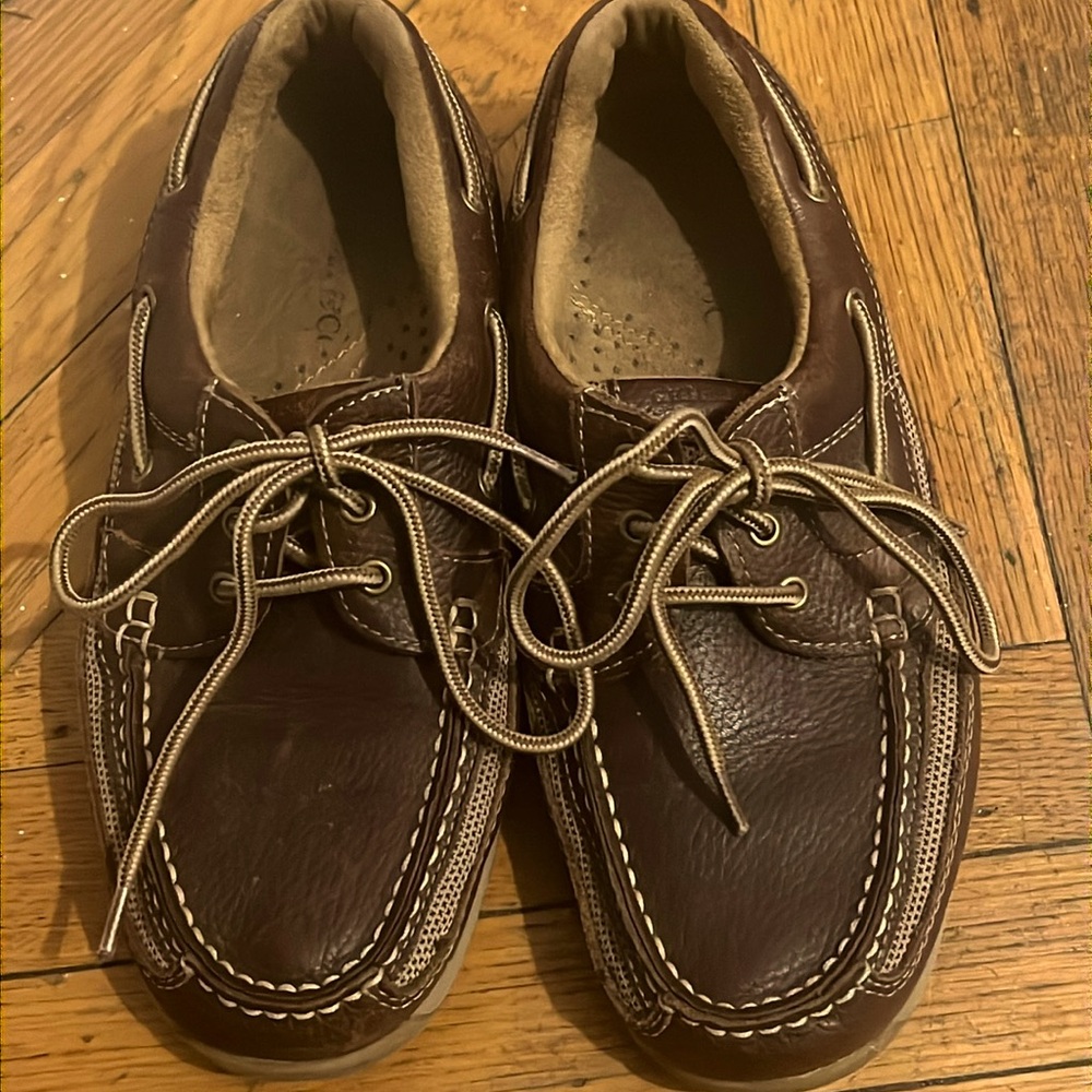 Bass deck shoes. Men’s. Worn 3 times. Soft. Comfy.